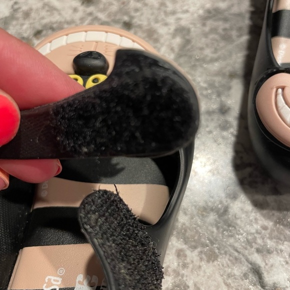 Mini Melissa Black and Pink Alice in Wonderland cat - Picture 4 of 6